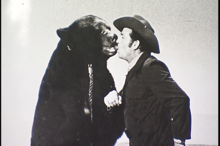 http://www.circusrosairemovie.com/images/upload/Pops%20w-Gentle%20Ben-Pam%20narrates.jpg